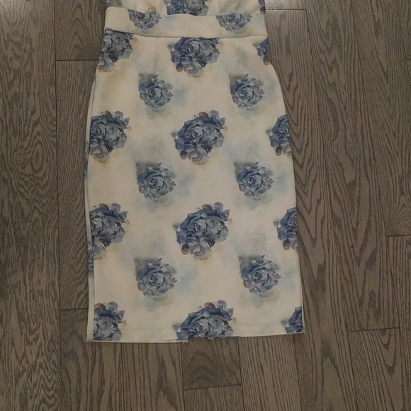 Beautiful dress by Chelsea 🌸🍀💖 - Picture 4 of 12